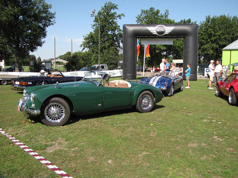 Het bestuur heeft dit uitstekend gezegd, SHOW EN SHINE, en dit alles onder een blakende zon op de locatie De Blookberg te Zutendaal (20).JPG
